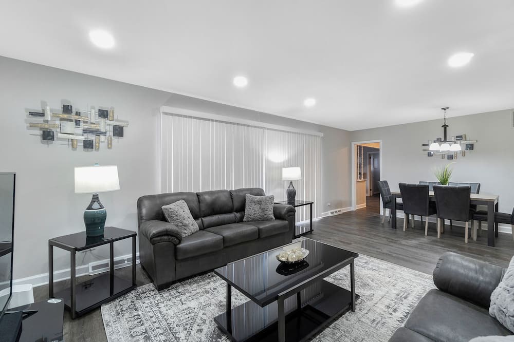 Photo of Livingroom in Elk Grove Village