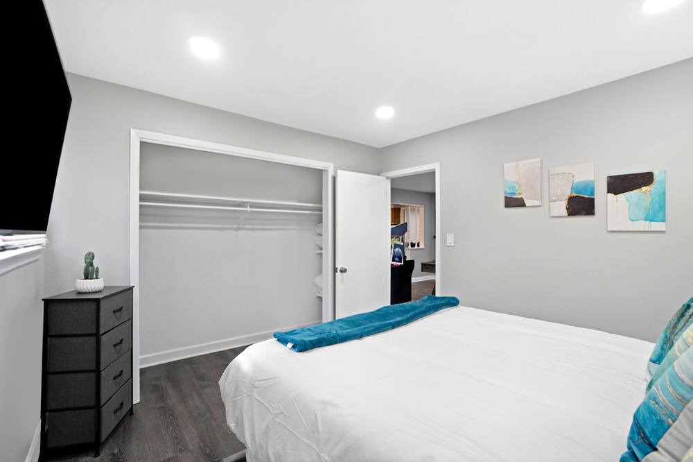 Photo of Bedroom in Elk Grove Village