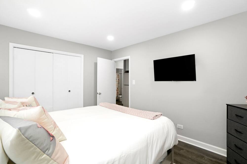 Photo of Bedroom in Elk Grove Village