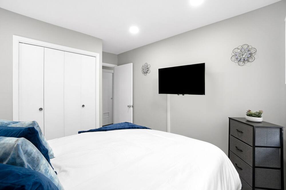 Photo of Bedroom in Elk Grove Village