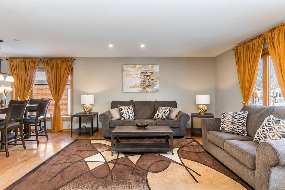 Photo of Livingroom in Itasca