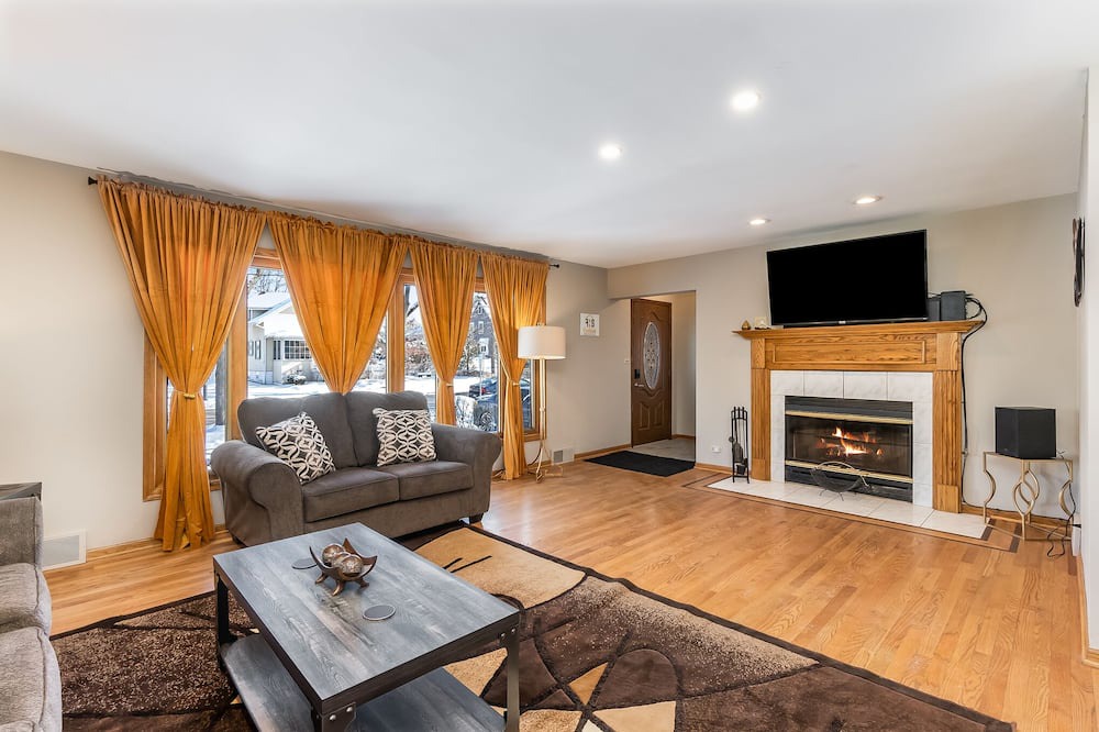 Photo of Livingroom in Itasca