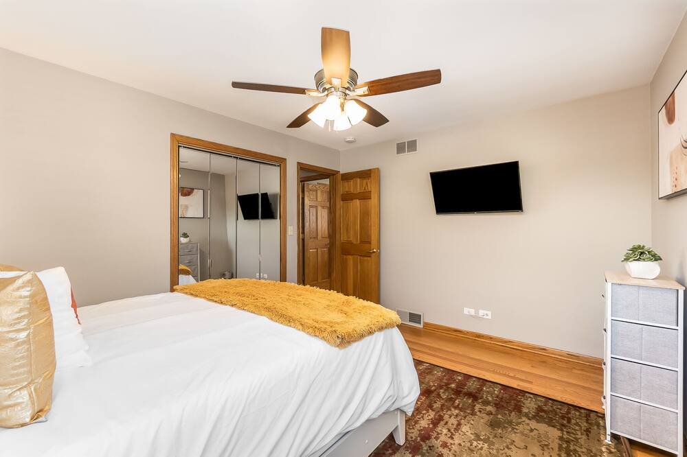 Photo of Bedroom in Itasca