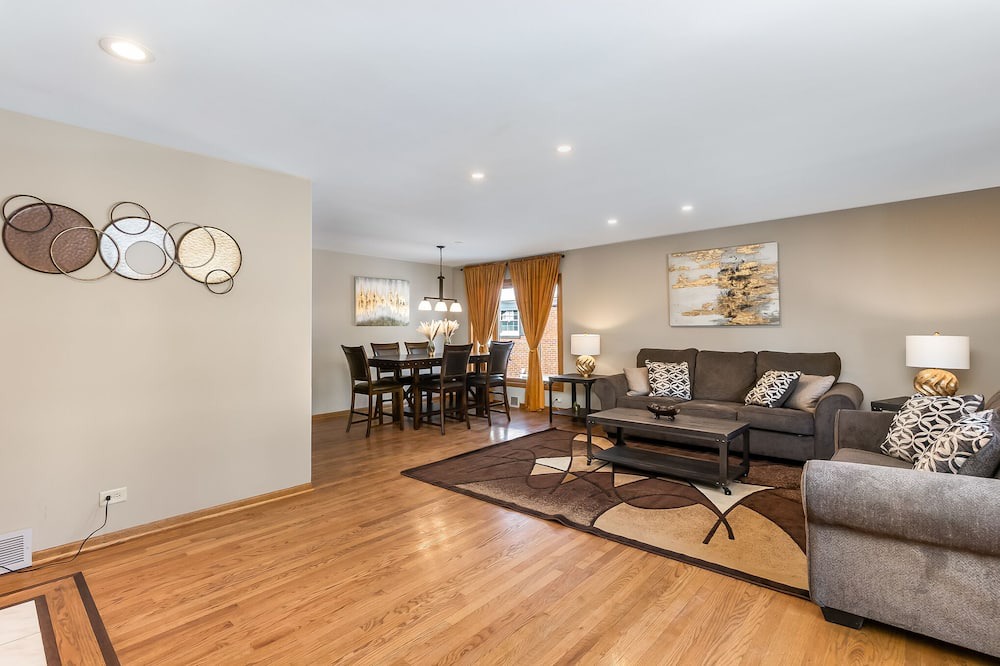 Photo of Livingroom in Itasca