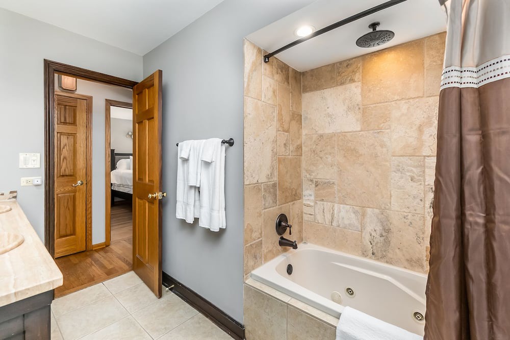 Photo of Bathroom in Itasca