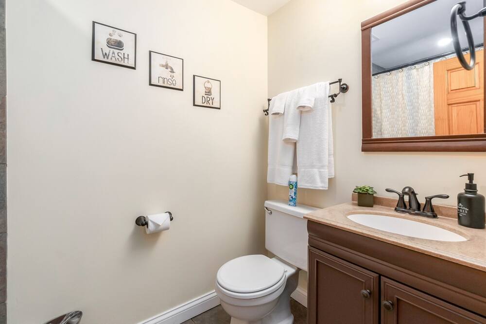 Photo of Bathroom in Roselle