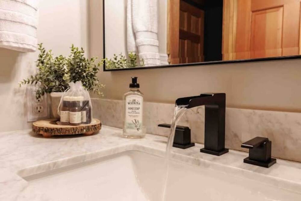 Photo of Bathroom in Lawndale