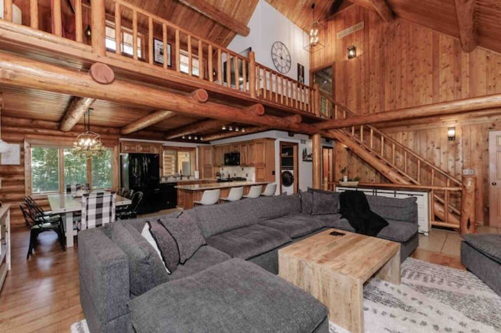 Photo of Livingroom in Lawndale