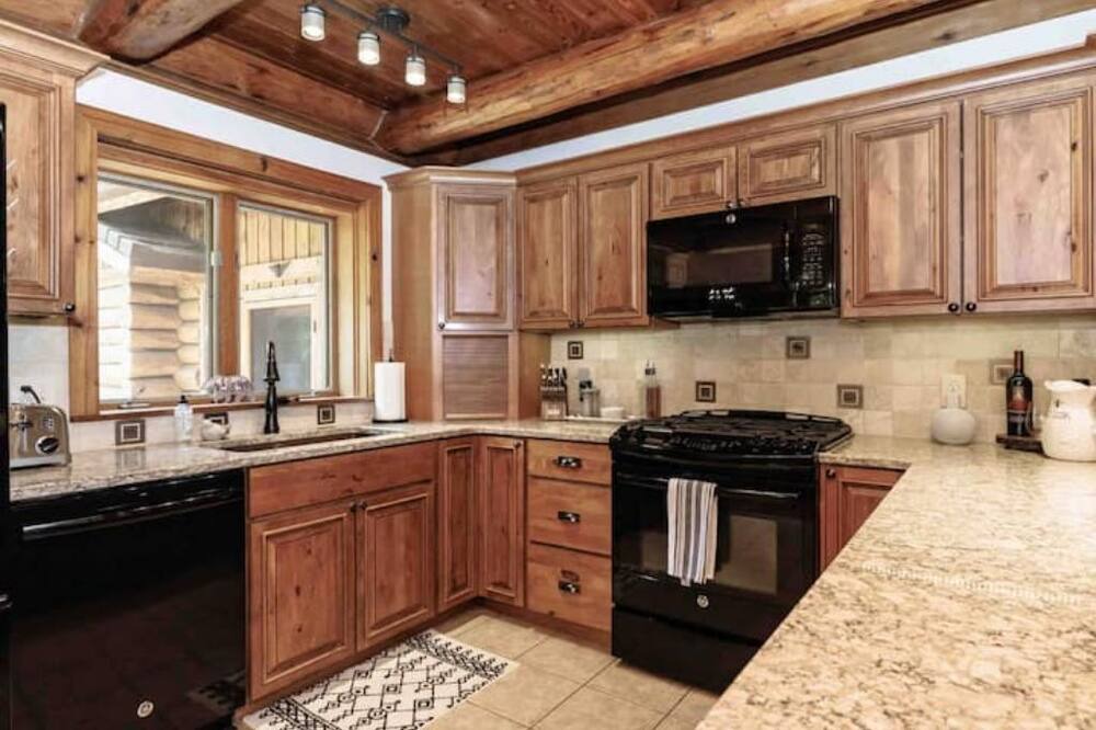 Photo of Kitchen in Lawndale