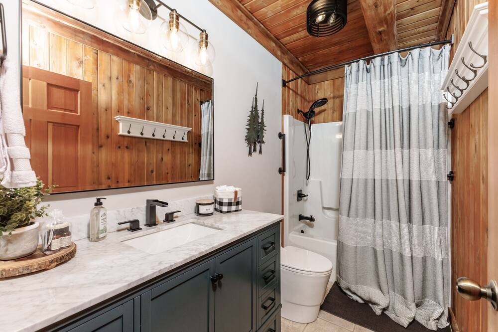 Photo of Bathroom in Lawndale