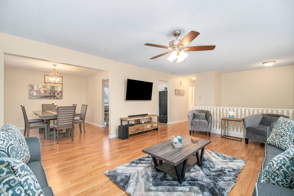 Photo of Livingroom in Aurora
