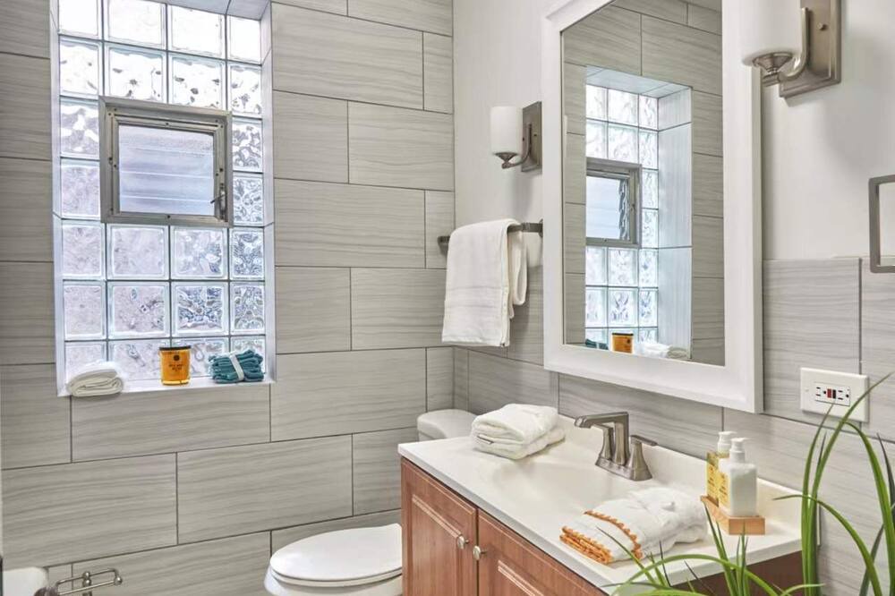 Photo of Bathroom in Ravenswood