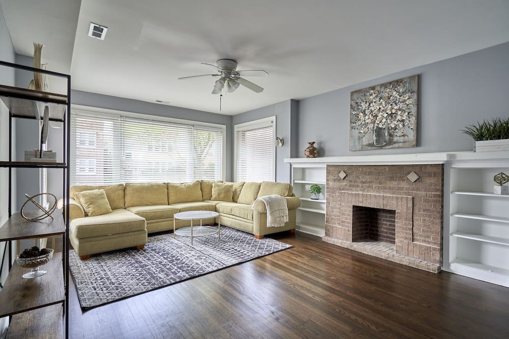 Photo of Livingroom in Ravenswood