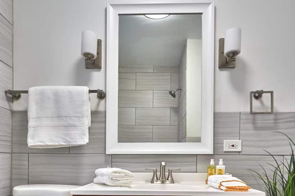 Photo of Bathroom in Ravenswood