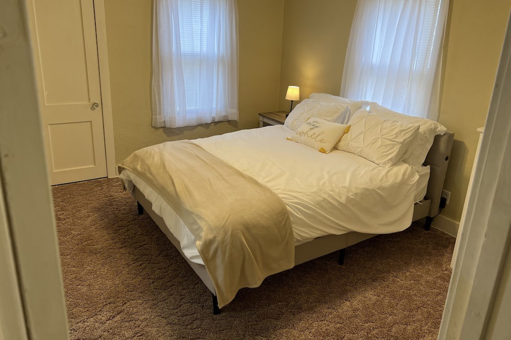 Photo of Bedroom in Macomb