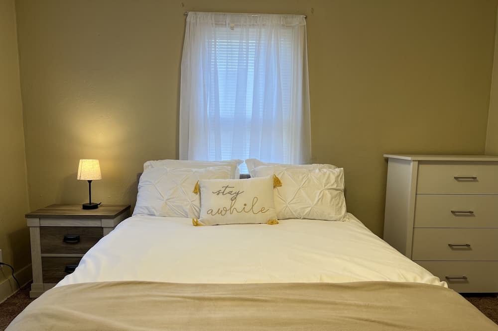 Photo of Bedroom in Macomb