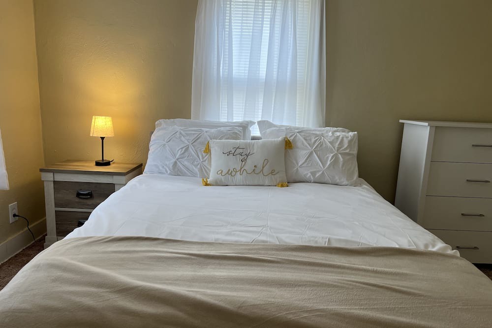 Photo of Bedroom in Macomb