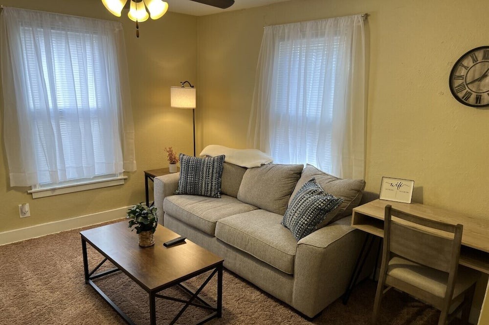 Photo of Livingroom in Macomb