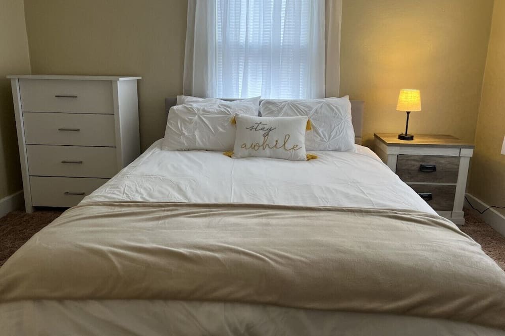 Photo of Bedroom in Macomb
