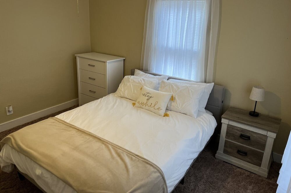 Photo of Bedroom in Macomb