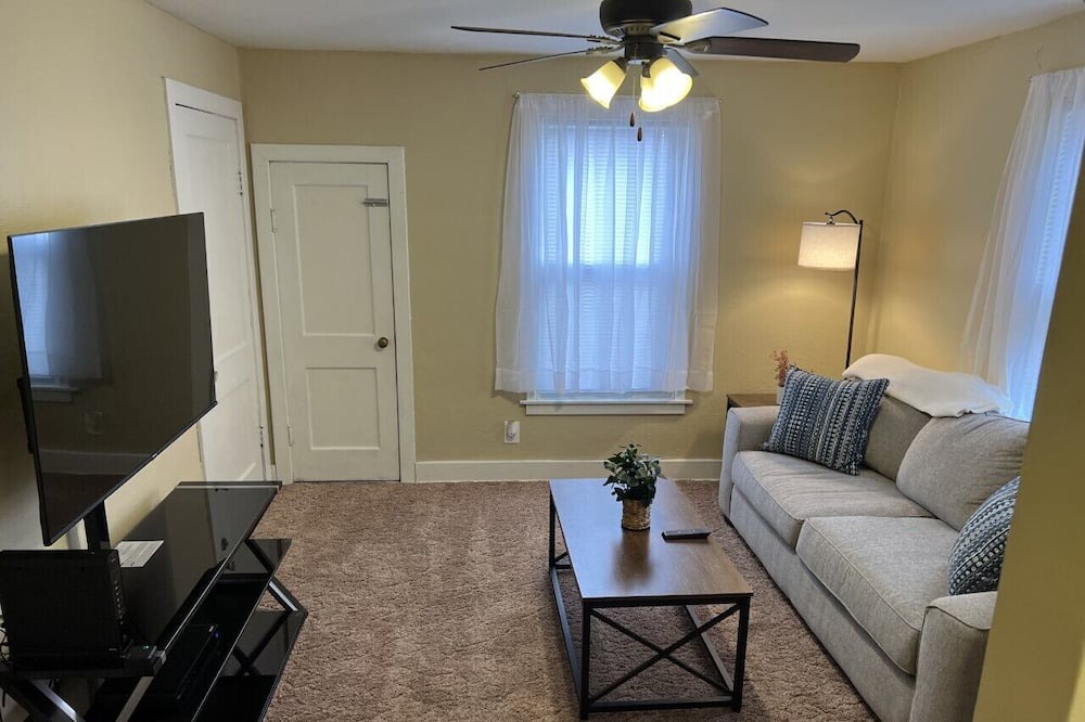 Photo of Livingroom in Macomb