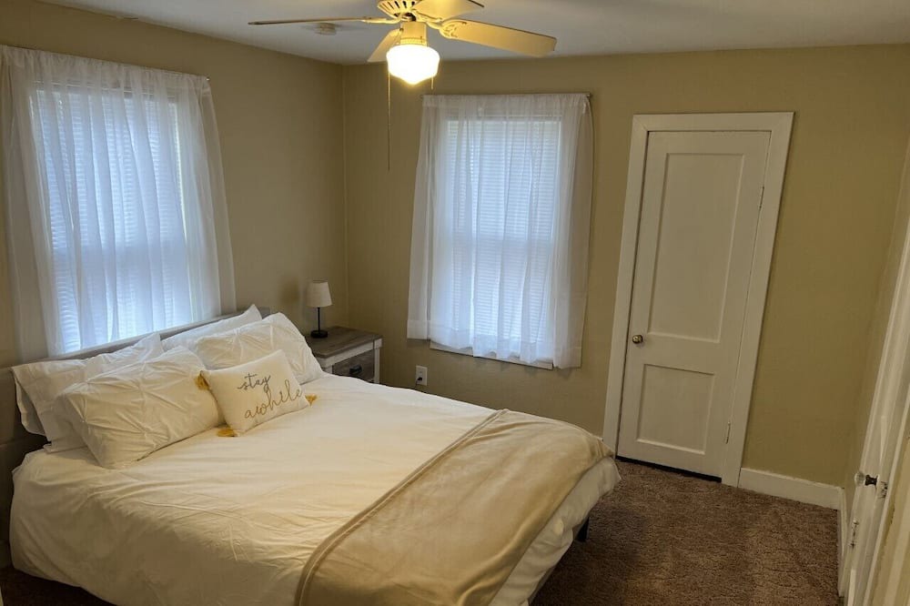 Photo of Bedroom in Macomb
