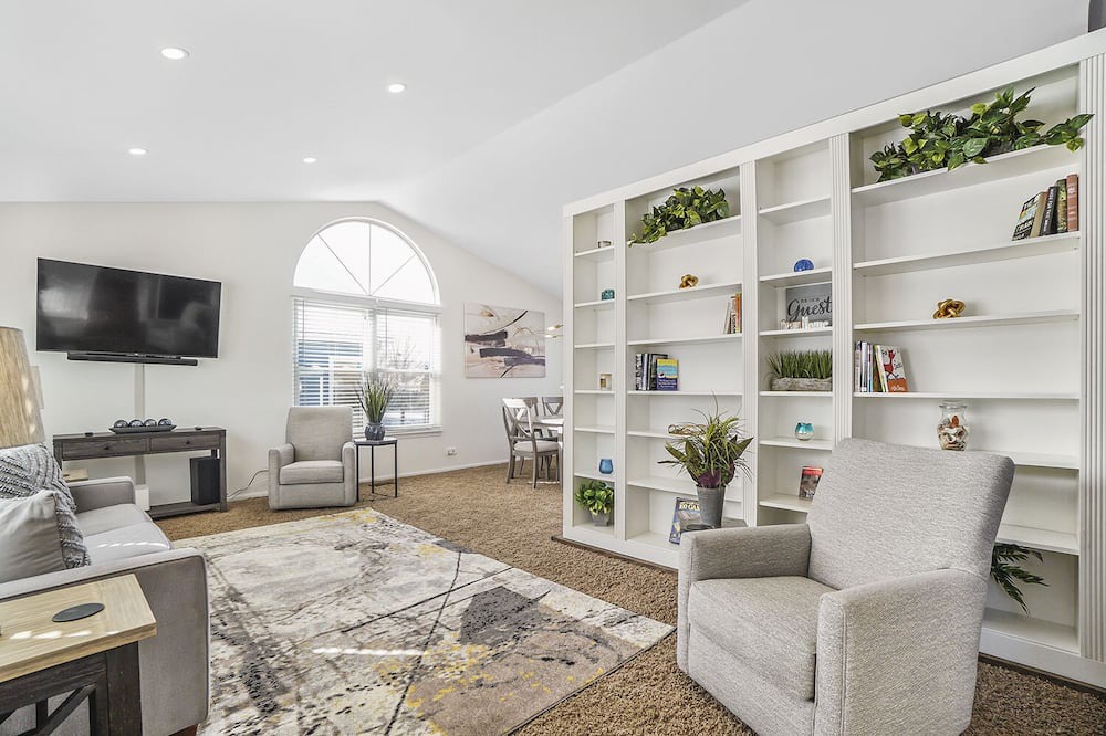 Photo of Livingroom in Carol Stream