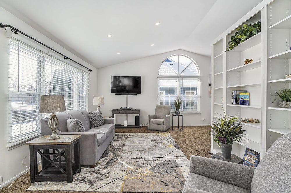 Photo of Livingroom in Carol Stream