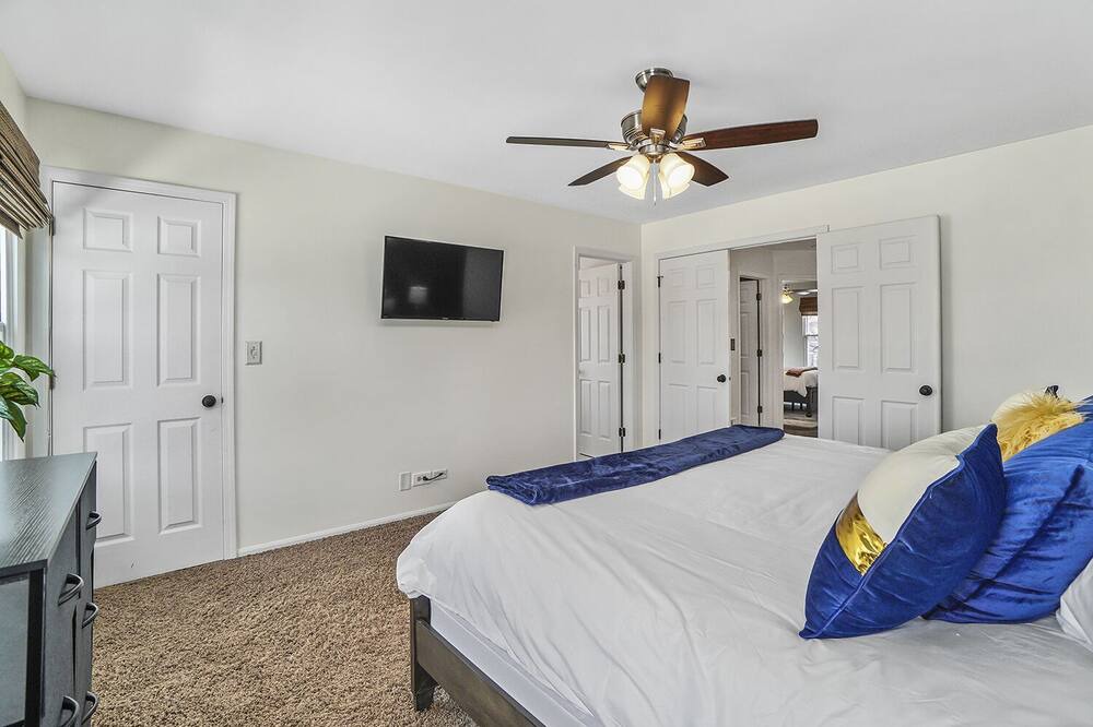 Photo of Bedroom in Carol Stream