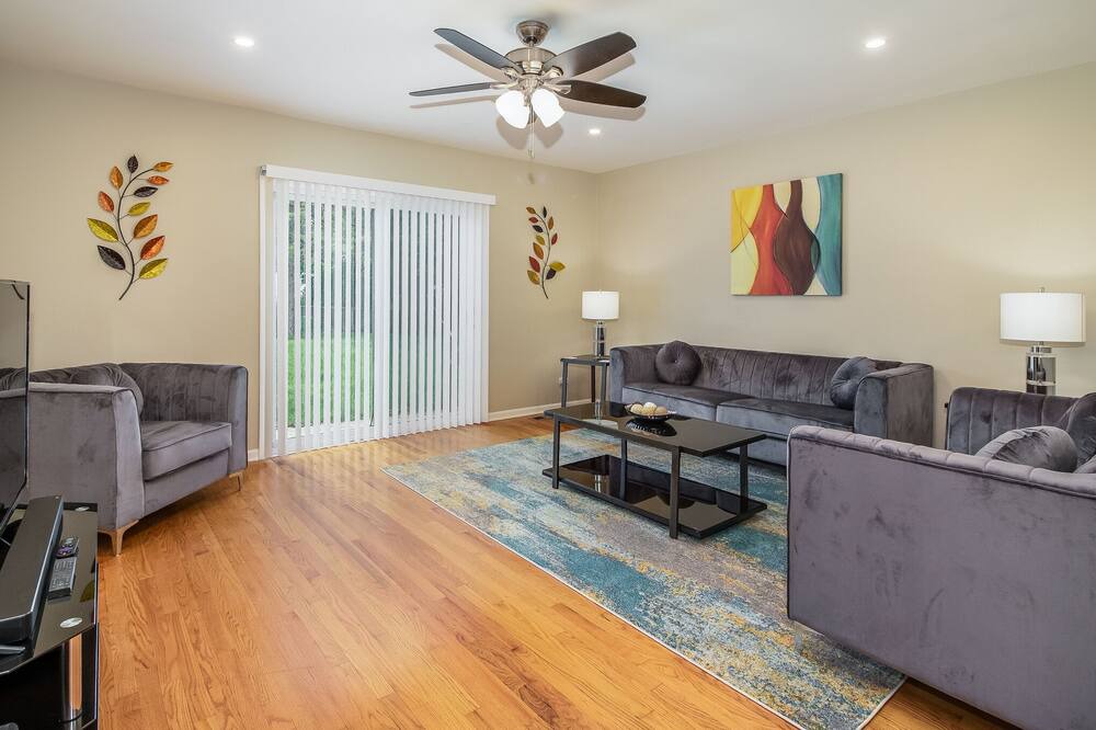 Photo of Livingroom in Glendale Heights