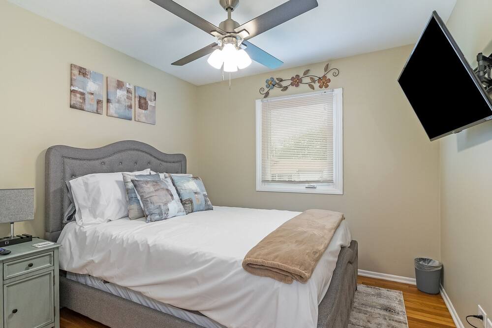 Photo of Bedroom in Glendale Heights