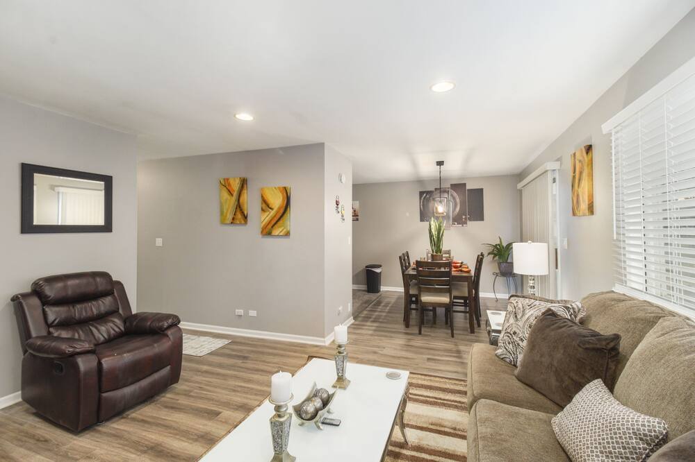 Photo of Livingroom in Bolingbrook
