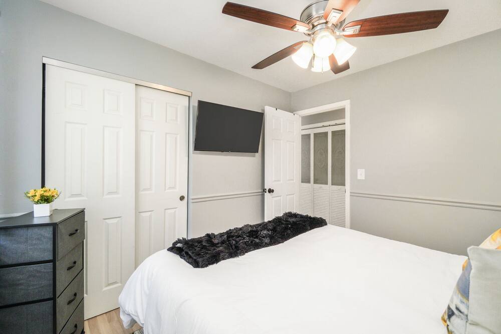 Photo of Bedroom in Bloomingdale