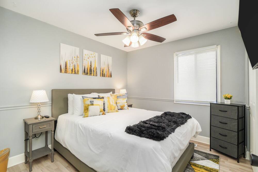 Photo of Bedroom in Bloomingdale