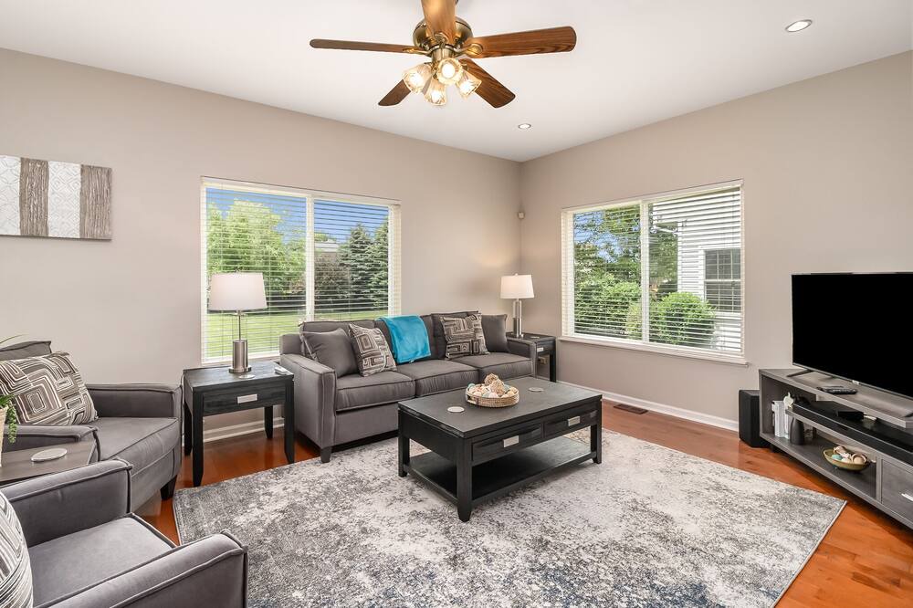 Photo of Livingroom in Fox Valley