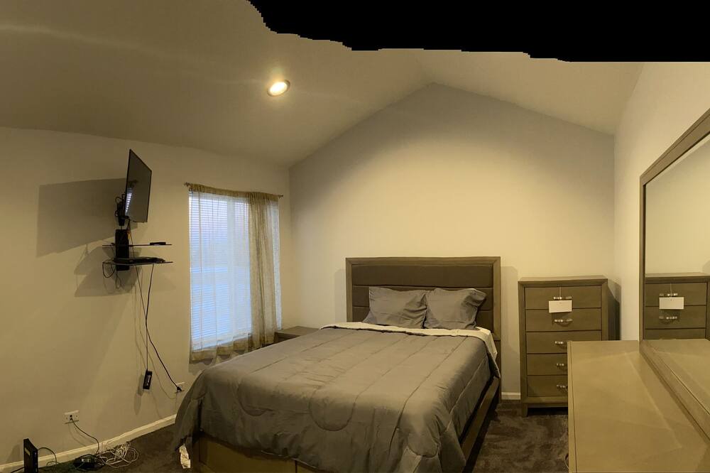 Photo of Bedroom in Round Lake