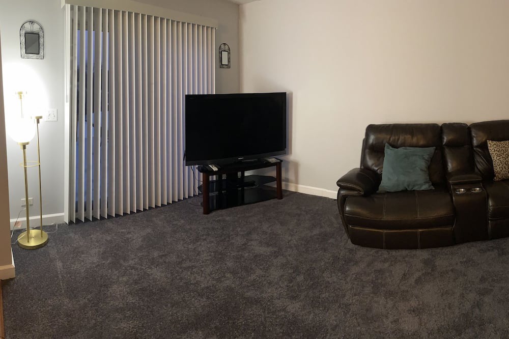 Photo of Livingroom in Round Lake