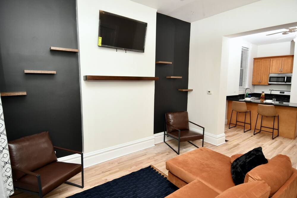 Photo of Livingroom in West Town