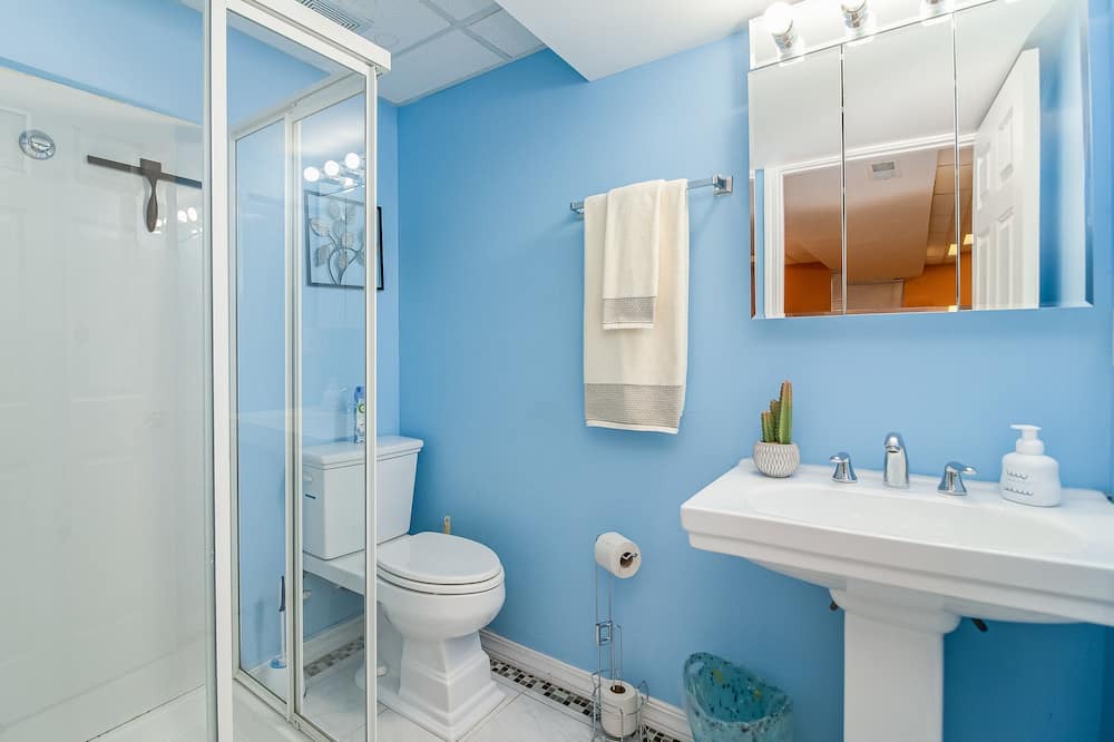 Photo of Bathroom in Woodridge