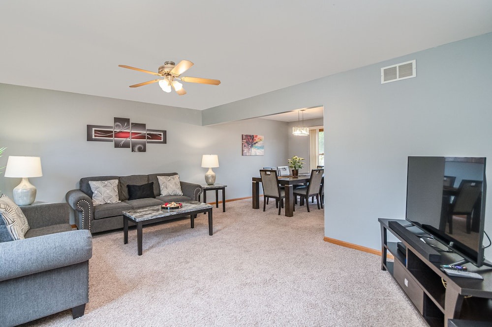 Photo of Livingroom in Woodridge