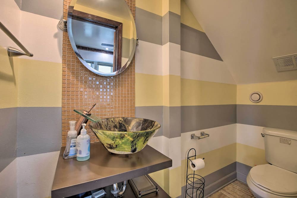 Photo of Bathroom in North Kenwood