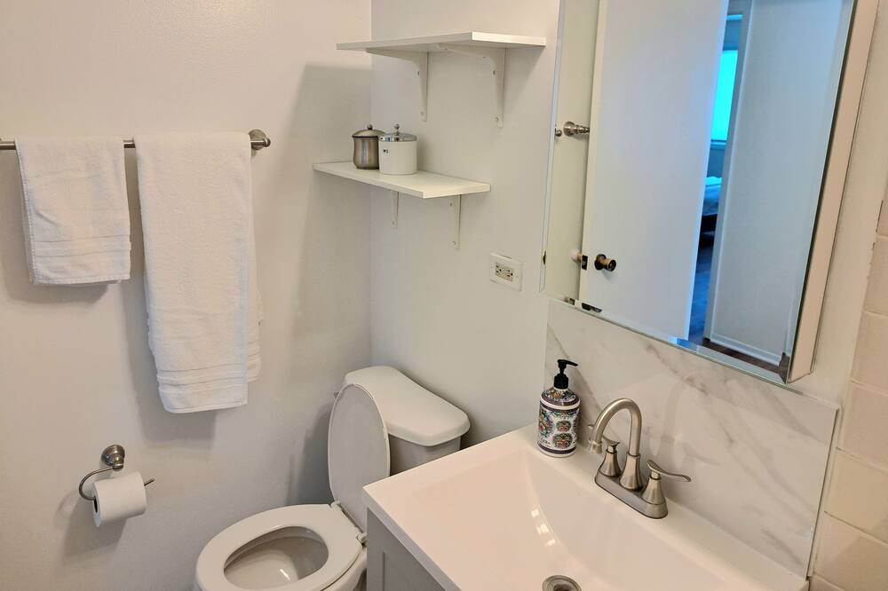 Photo of Bathroom in Roselle