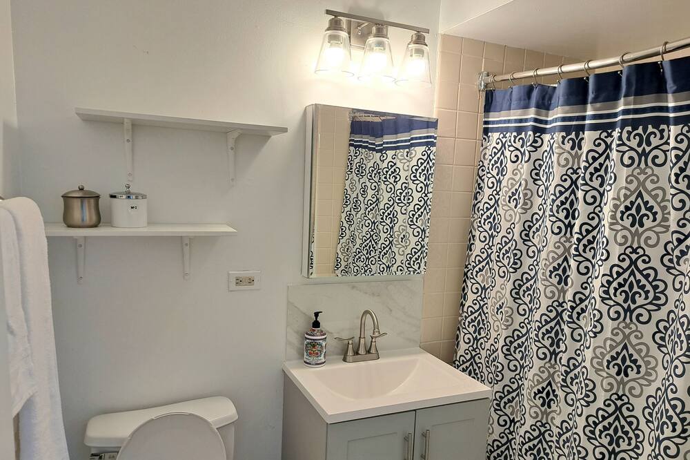 Photo of Bathroom in Roselle