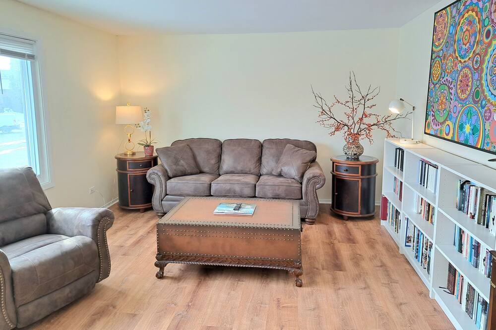 Photo of Livingroom in Roselle