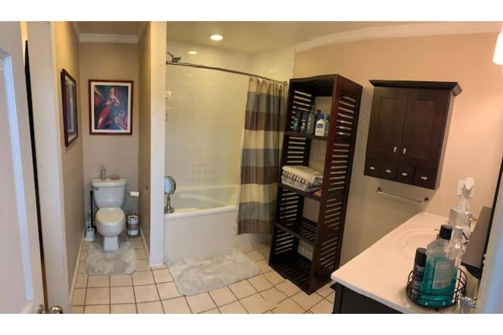 Photo of Bathroom in Carbondale