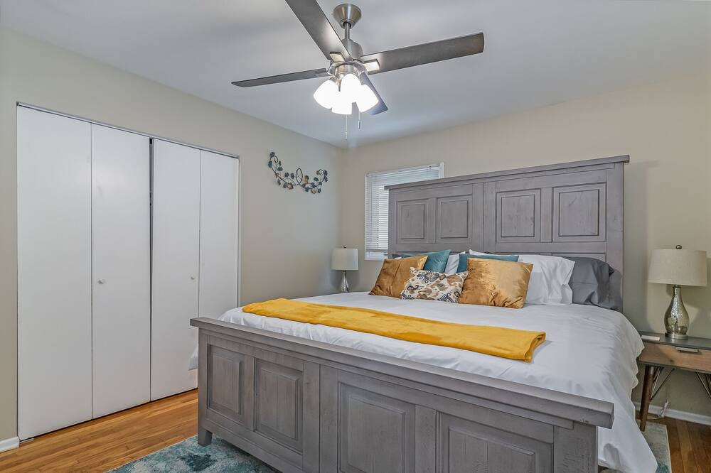 Photo of Bedroom in Glendale Heights