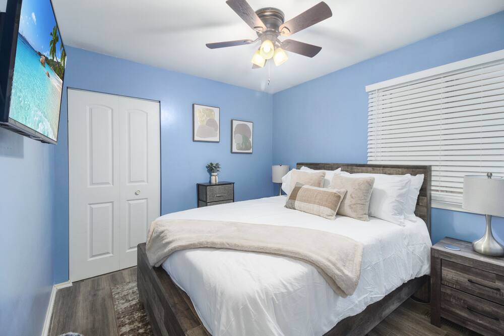 Photo of Bedroom in Bolingbrook
