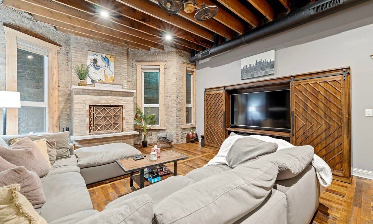 Photo of Livingroom in Near West Side