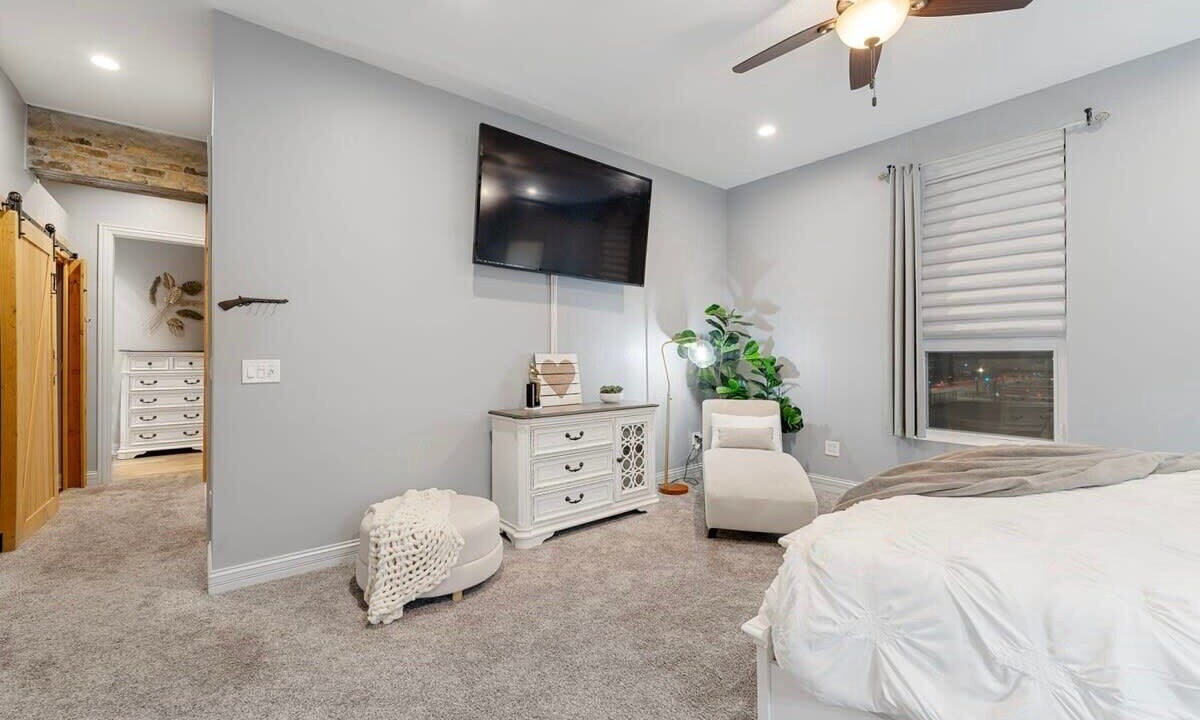 Photo of Bedroom in Near West Side