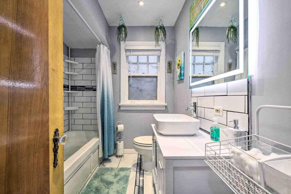 Photo of Bathroom in Roseland